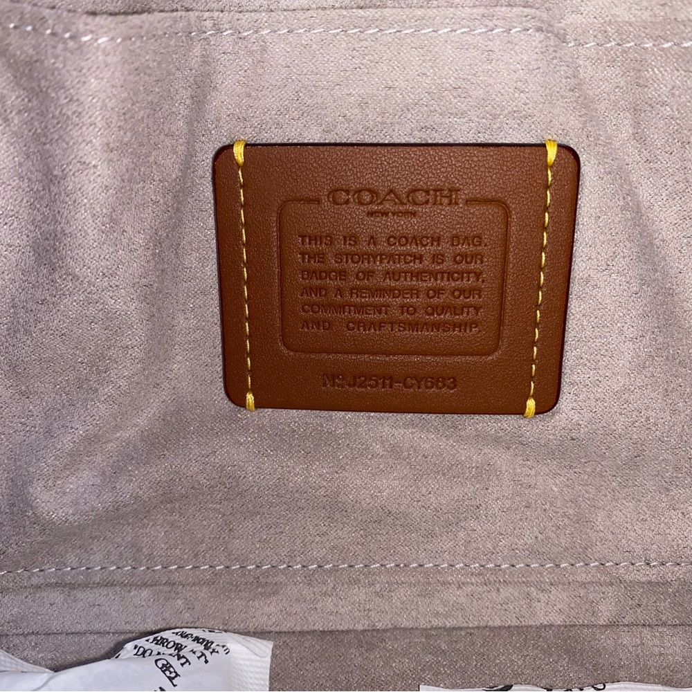 Coach 🤍 leather purse Hadley Shoulder Bag New with tags - Picture 11 of 15